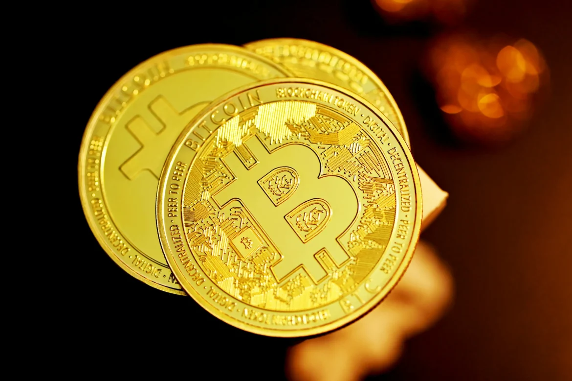 Bitcoin’s Moment? Analyst Urges Traders To Swap Gold For Crypto